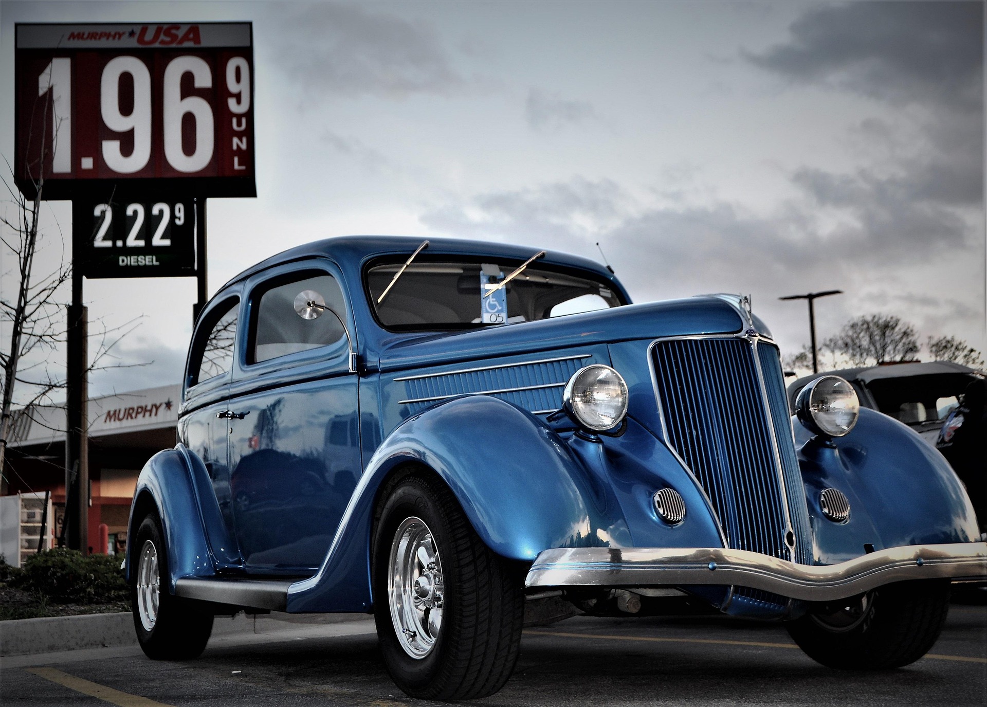 Klassischer blauer Oldtimer
